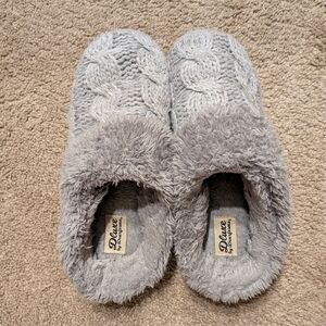 Luxe Women's Cozy Gray Slippers